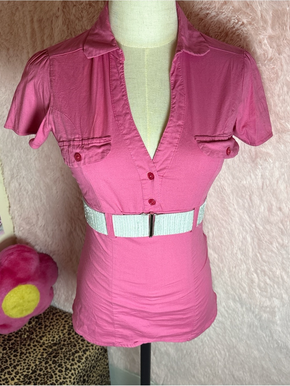 Mandee Y2K Pink Short‑Sleeve Fitted V‑Neck Button Blouse with Belt - Picture 3 of 7